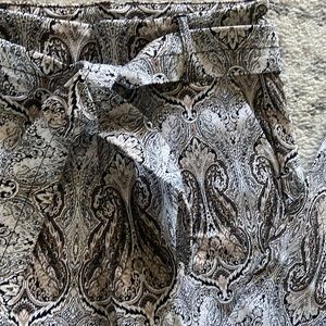 Capri stretch pull on pants with belt. Medium. Paisley print